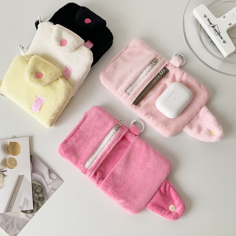 Plyšový mincovník pre dievčatá — svieži a sladký štýl, zima 2024, na mince, karty a malé doplnky.