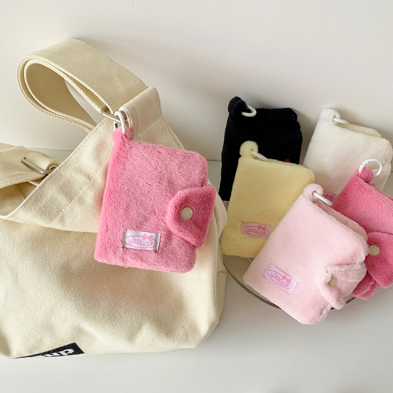 Plyšový mincovník pre dievčatá — svieži a sladký štýl, zima 2024, na mince, karty a malé doplnky.