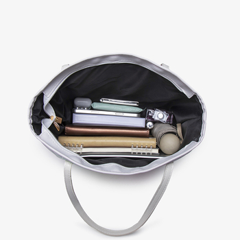 Táska Tote városi stílusban – PU anyag, poliészter bélés, zipzár, vízszintes négyzet alak, laptop zseb