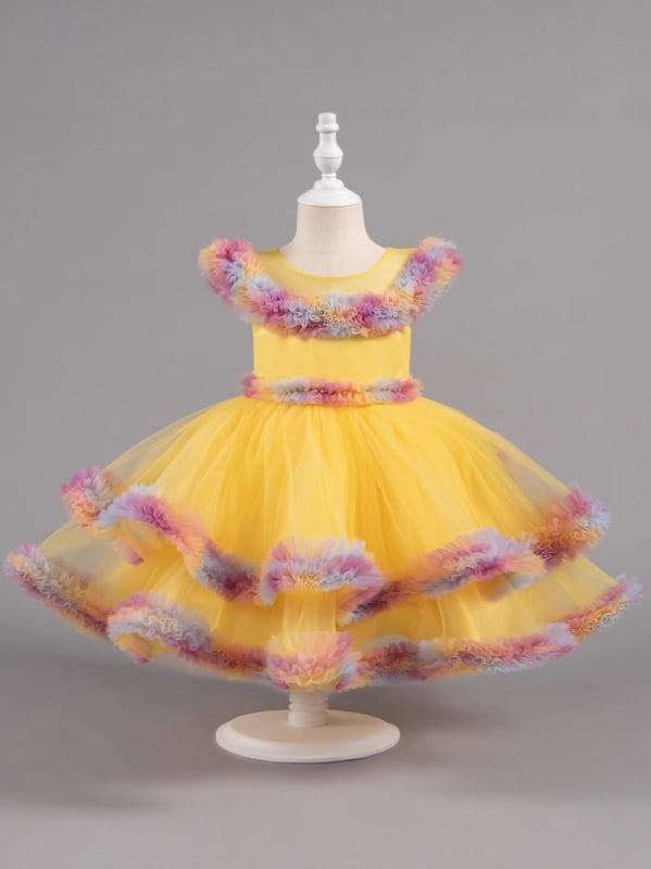 Dievčenské formálne šaty z tylu pre vekovú kategóriu 1–3 roky, strih princezná; hlavný materiál: polyester; podšívka: polyester; materiál: tyl; štýl: princezná; sezóna: všetky ročné obdobia