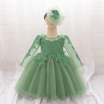 Dievčenské šaty s krajkou a výšivkou princezného štýlu, dlhé rukávy sieťoviny, hlavný materiál 65% polyester, podšívka 35% bavlna, vek 1–3 roky, súčasťou je gumička do vlasov