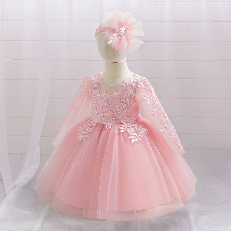 Dievčenské šaty s krajkou a výšivkou princezného štýlu, dlhé rukávy sieťoviny, hlavný materiál 65% polyester, podšívka 35% bavlna, vek 1–3 roky, súčasťou je gumička do vlasov