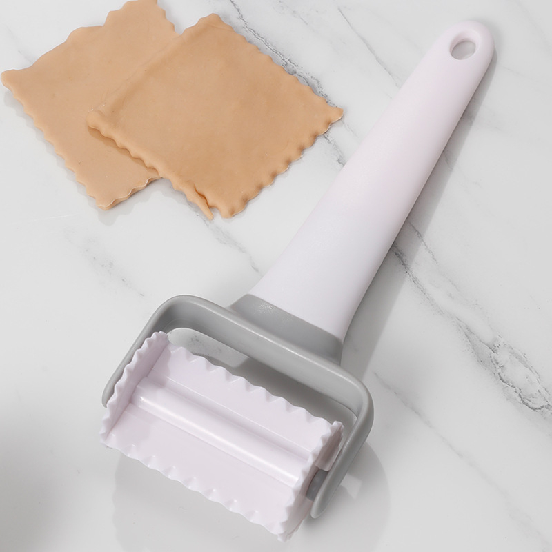 Plastový valček na cesto s dierovacím nástrojom na pizzu, valček na fondant, formička na sušienky, nôž na pizzu s mriežkou