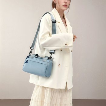 Geantă crossbody urban minimalist din material Oxford, închidere cu fermoar, căptușeală poliester, compartimente pentru telefon și documente, cu o singură curea