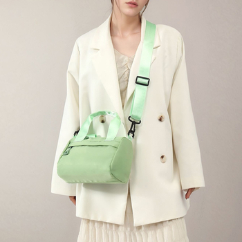 Geantă crossbody urban minimalist din material Oxford, închidere cu fermoar, căptușeală poliester, compartimente pentru telefon și documente, cu o singură curea