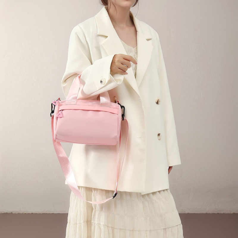 Geantă crossbody urban minimalist din material Oxford, închidere cu fermoar, căptușeală poliester, compartimente pentru telefon și documente, cu o singură curea