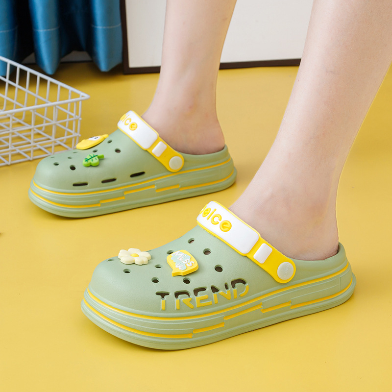 Batai su skylutėmis – unisex; viršus EVA; padas EVA; pado storis 1–3 cm