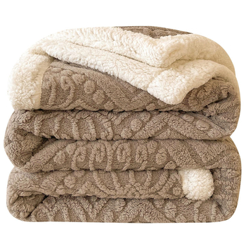 Glow Grass Coral Fleece Одеяло — полиестер, тегло под 300 g, подходящо за четири сезона