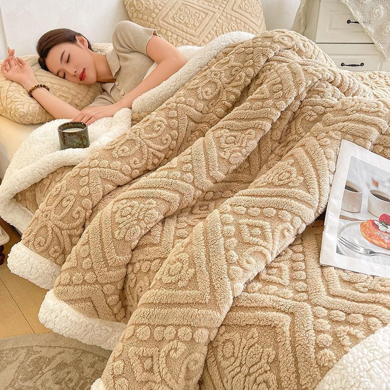 Glow Grass Coral Fleece Одеяло — полиестер, тегло под 300 g, подходящо за четири сезона