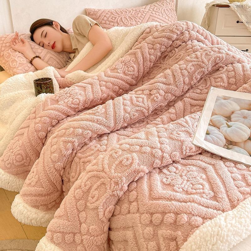 Glow Grass Coral Fleece Одеяло — полиестер, тегло под 300 g, подходящо за четири сезона