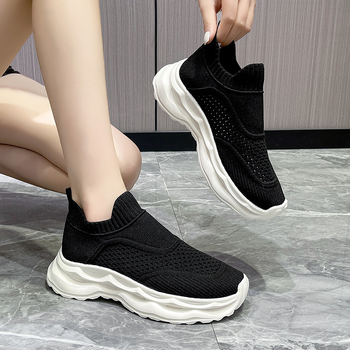 Sportos, kényelmes slip-on cipő textil felsőrésszel, légáteresztő, könnyű, gumitalp