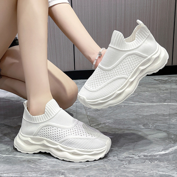 Sportos, kényelmes slip-on cipő textil felsőrésszel, légáteresztő, könnyű, gumitalp