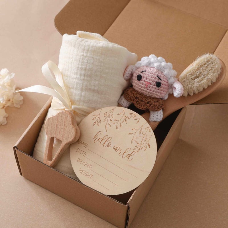 Плетено зайче‑дрънкалка за бебета – дърво и филц, успокояваща играчка за деца 0–3 години