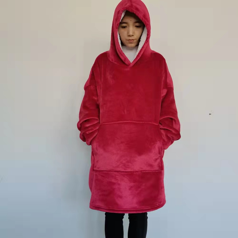 Халат с качулка и одеяло с ръкави от полиестер за зима, тегло 800–900 g, тип одеяло с ръкави, свиване 2–3%