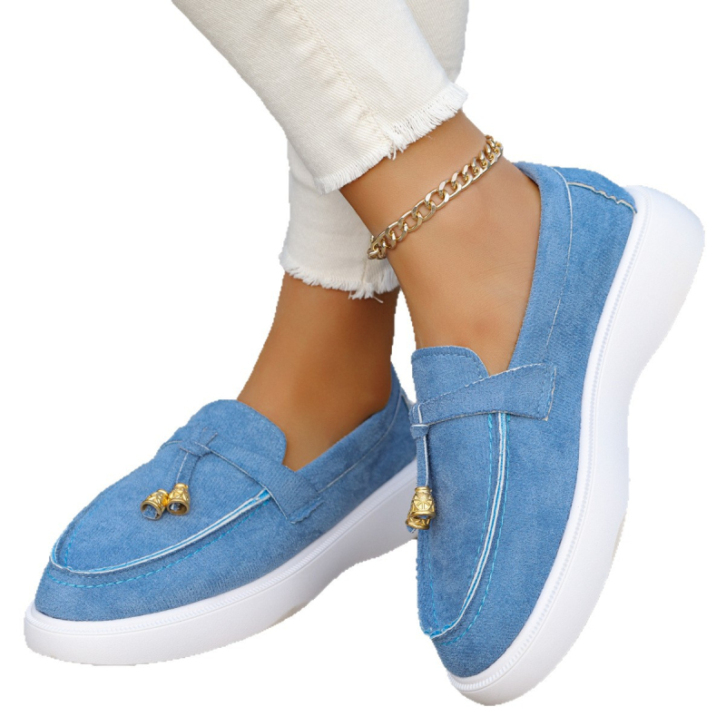 Európai–Amerikai stílusú loaferek - kerek orr, tehén velúr felsőrész, gumírozott talp, alacsony sarok 1–3 cm, slip-on