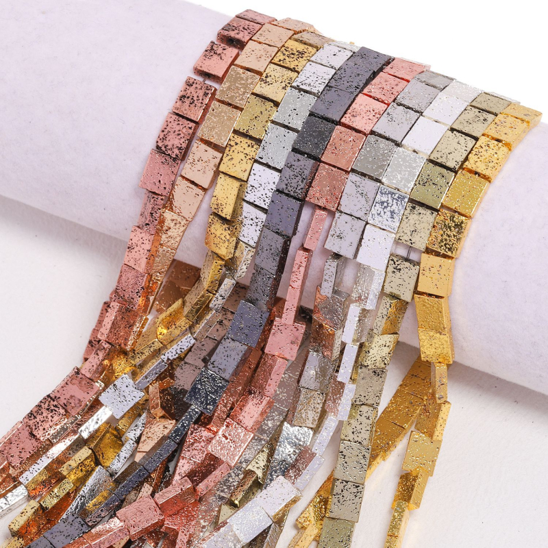 Négyzet alakú vulkáni kő gyöngyök elektroplatált felülettel, polírozott, karkötőhöz