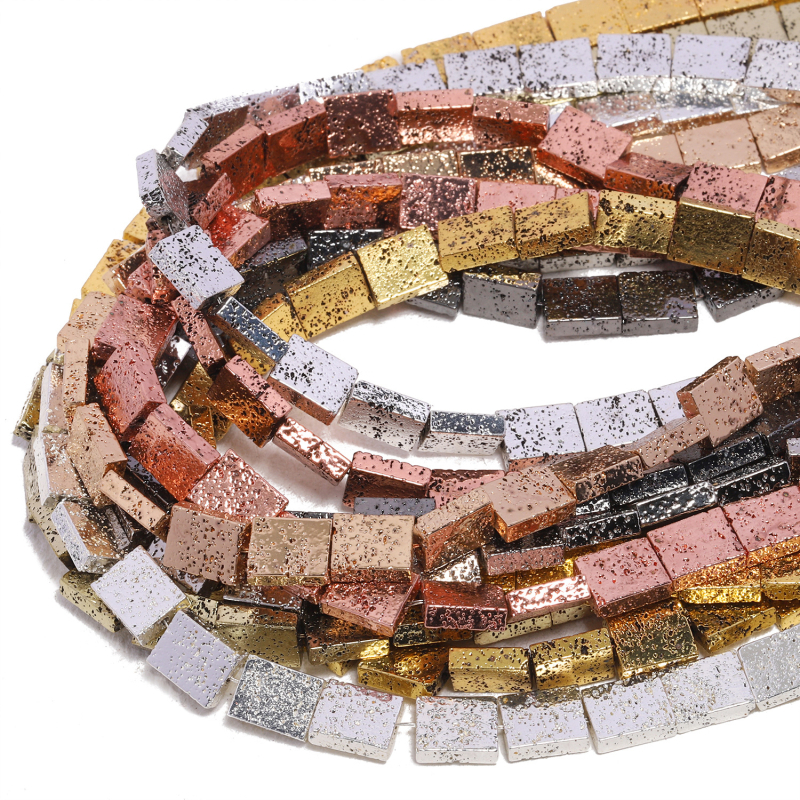 Négyzet alakú vulkáni kő gyöngyök elektroplatált felülettel, polírozott, karkötőhöz