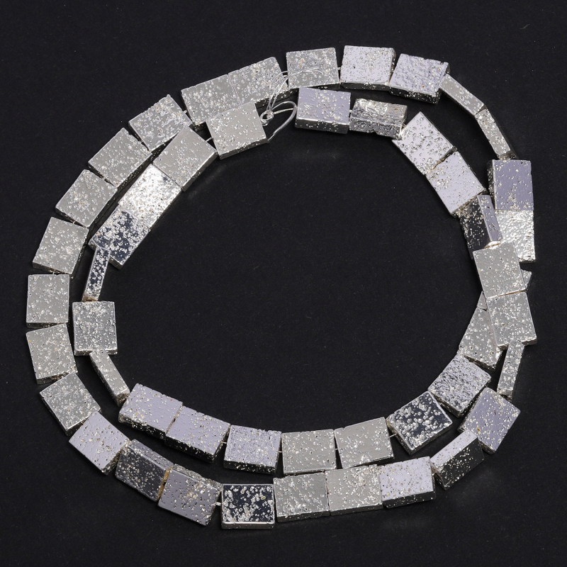 Négyzet alakú vulkáni kő gyöngyök elektroplatált felülettel, polírozott, karkötőhöz