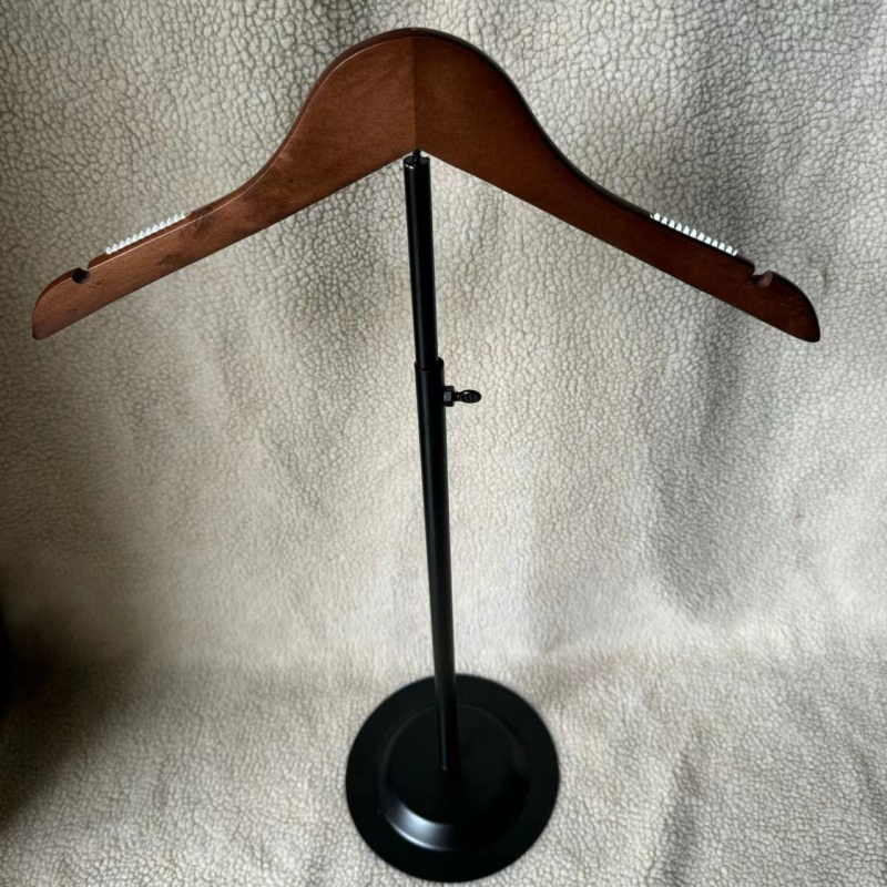 Teleskopický stojan na tričká pre obchod s odevmi — kovový stojan s T-tvarom pre dospelých a deti