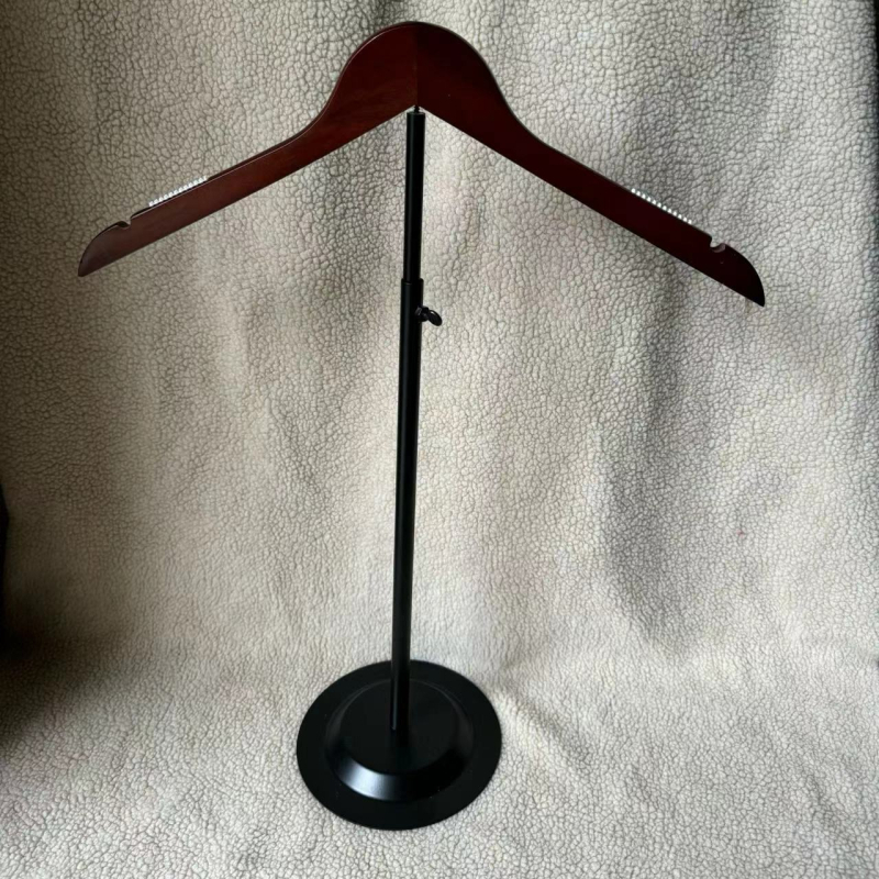 Teleskopický stojan na tričká pre obchod s odevmi — kovový stojan s T-tvarom pre dospelých a deti