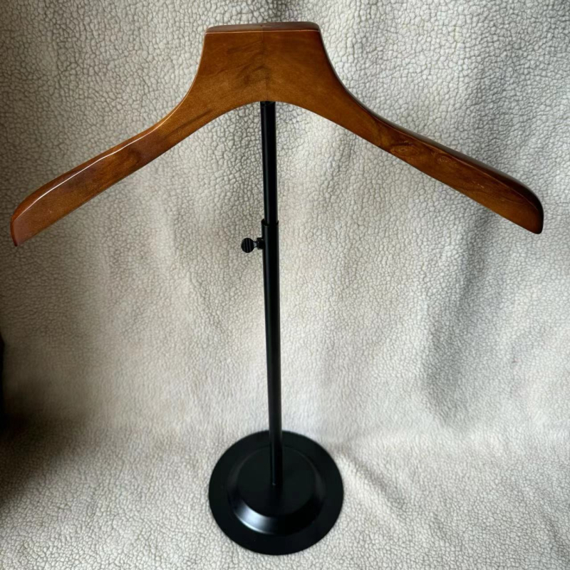 Teleskopický stojan na tričká pre obchod s odevmi — kovový stojan s T-tvarom pre dospelých a deti