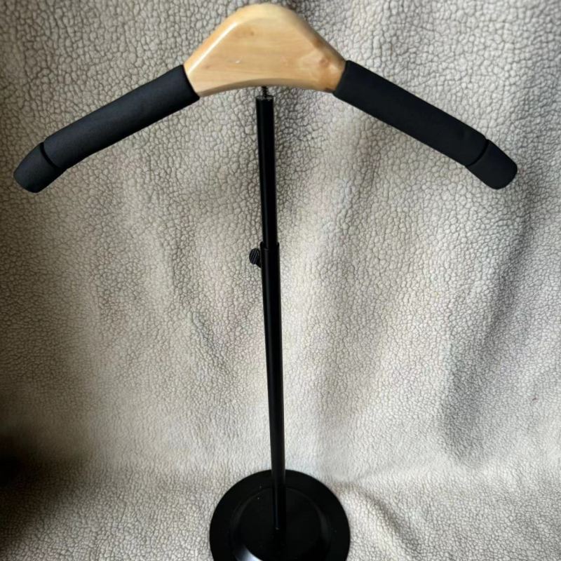 Teleskopický stojan na tričká pre obchod s odevmi — kovový stojan s T-tvarom pre dospelých a deti