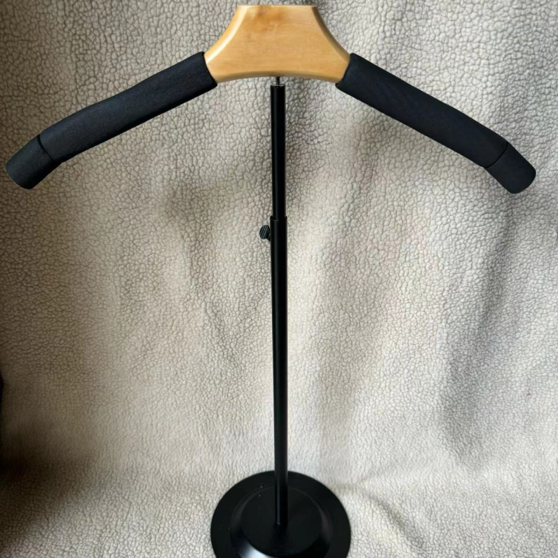 Teleskopický stojan na tričká pre obchod s odevmi — kovový stojan s T-tvarom pre dospelých a deti