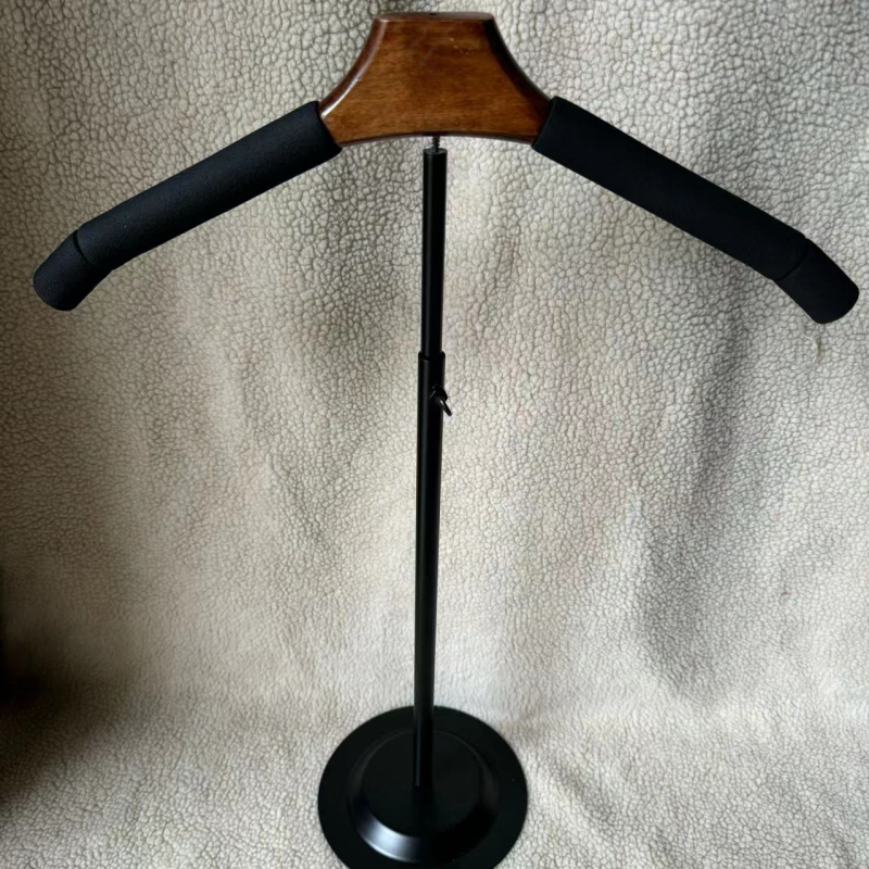 Teleskopický stojan na tričká pre obchod s odevmi — kovový stojan s T-tvarom pre dospelých a deti