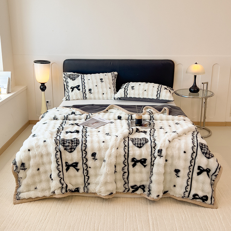 Заешко плюшено одеяло с карикатурен принт, 2000 g, подходящо за всички сезони