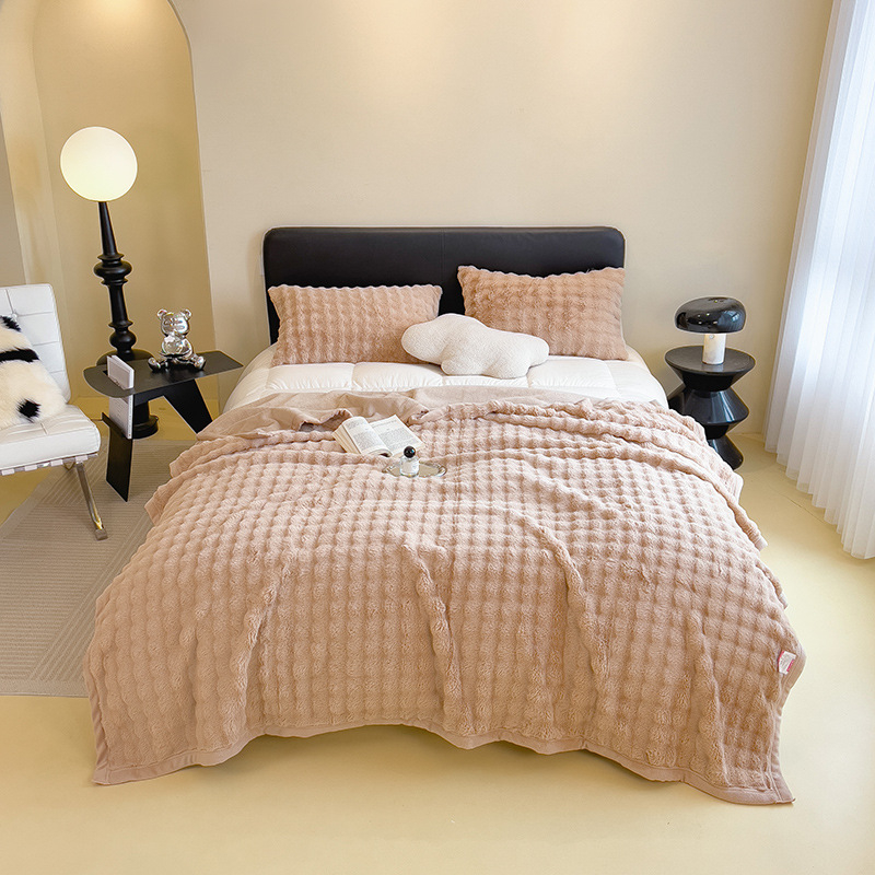 Заешко плюшено одеяло с карикатурен принт, 2000 g, подходящо за всички сезони