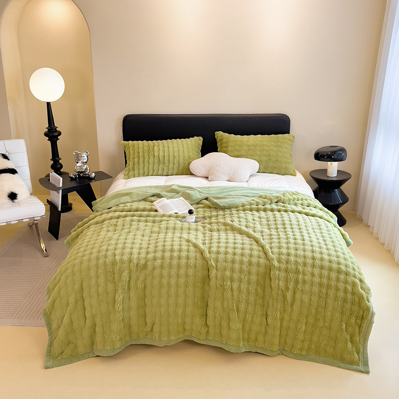 Заешко плюшено одеяло с карикатурен принт, 2000 g, подходящо за всички сезони