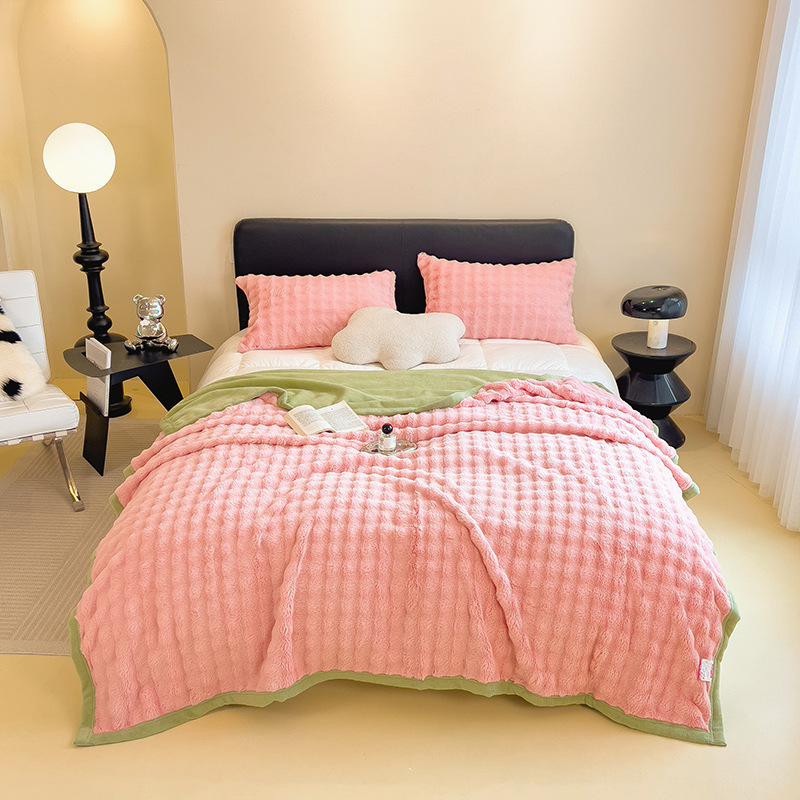 Заешко плюшено одеяло с карикатурен принт, 2000 g, подходящо за всички сезони