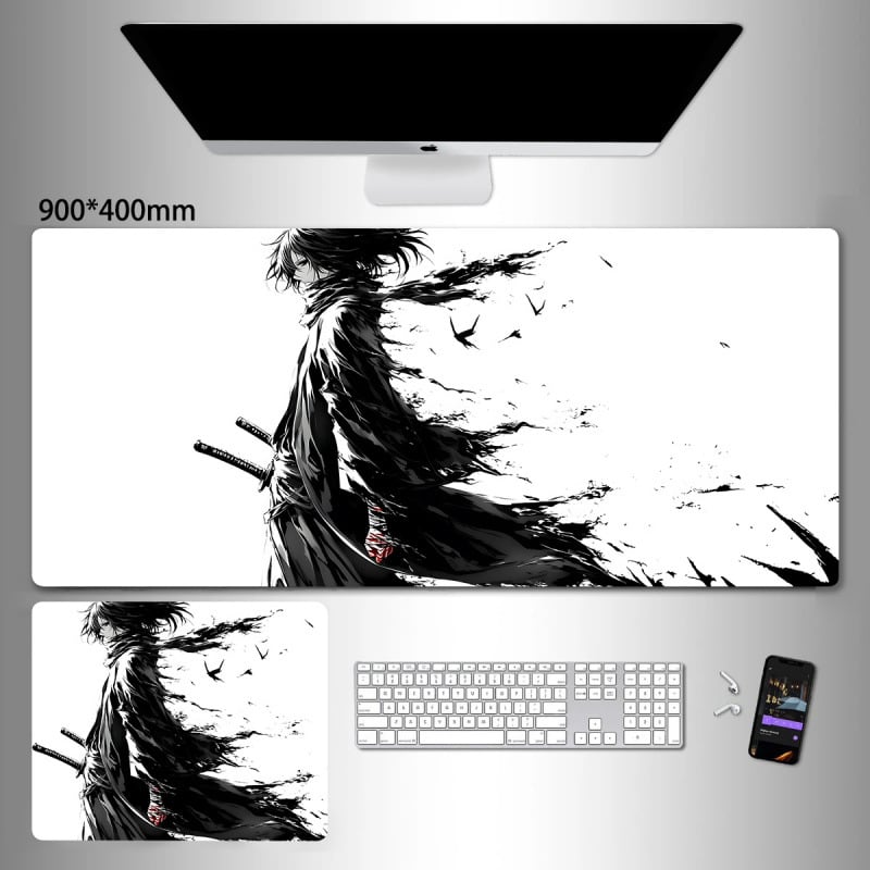 Liels spēļu peles paliktnis ar anime seriāla motīvu un tintes mazgāšanas seno stilā; dabiskā gumija, pretslīdēšana, vienpusējs.