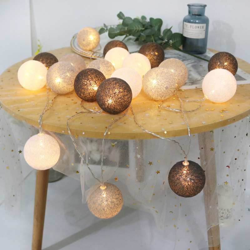 Vienam žmogui skirta sulankstoma stovyklavimo palapinė, trikampio formos; vienos sluoksnio konstrukcija; vidinis audinys ir grindų audinys iš medvilnės ir lino