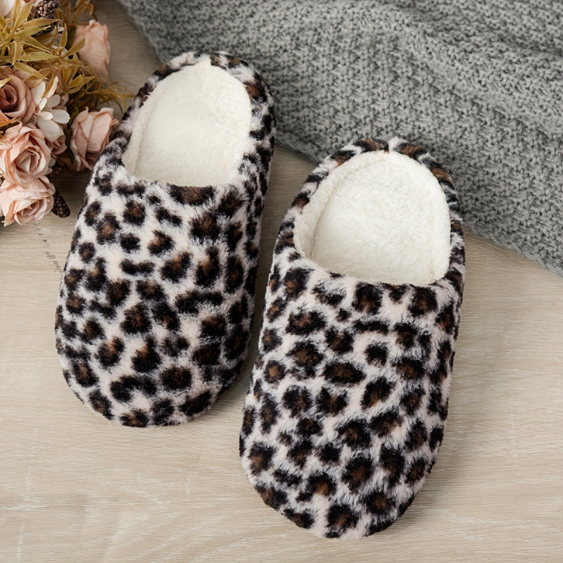 Мъжки чехли за вътрешна употреба, мека велурена горна част, противохлъзгаща подметка, без връзки