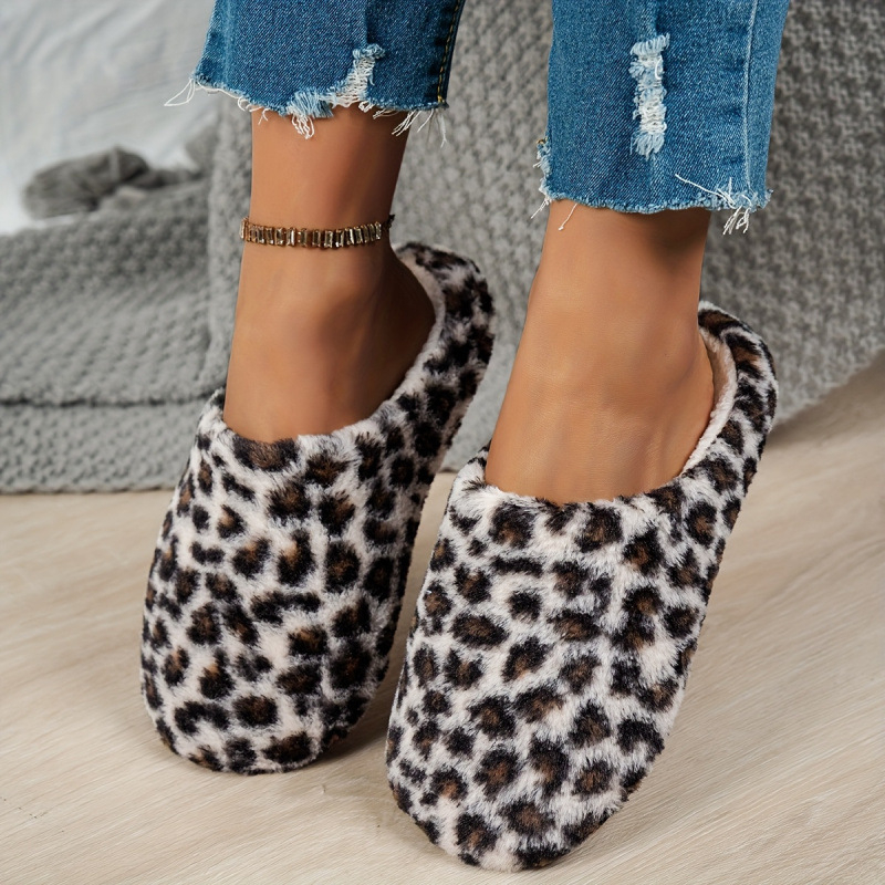 Мъжки чехли за вътрешна употреба, мека велурена горна част, противохлъзгаща подметка, без връзки