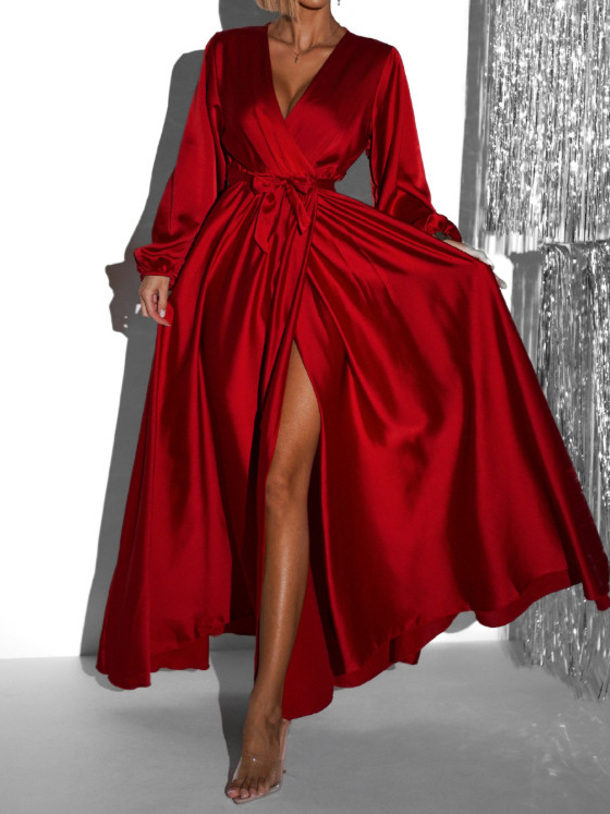 Ruha: szuper széles A-vonalú sziluett, V-nyakú kivágás, hosszú ujjú, derék középen, hosszú ruha