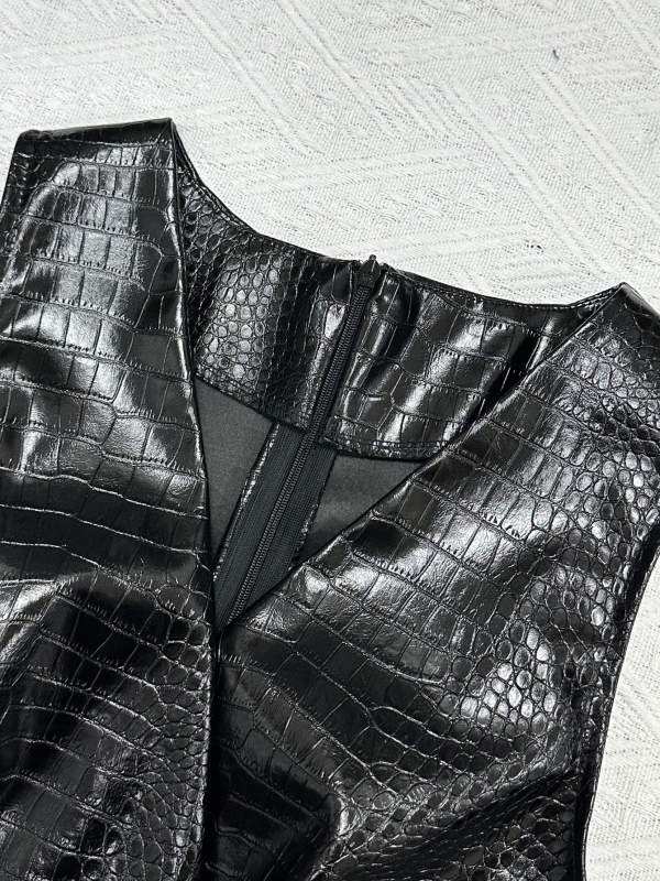 PU bőr krokodil mintázattal, ujjatlan, V-nyakú, bodysuit ruha rövid szoknyával, elegáns mindennapi stílus