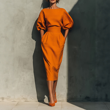 Elegáns A-vonalú ruha hajónyakú dekoltázzsal, hosszú ujjú, középső derék, közepes hosszúságú szoknya