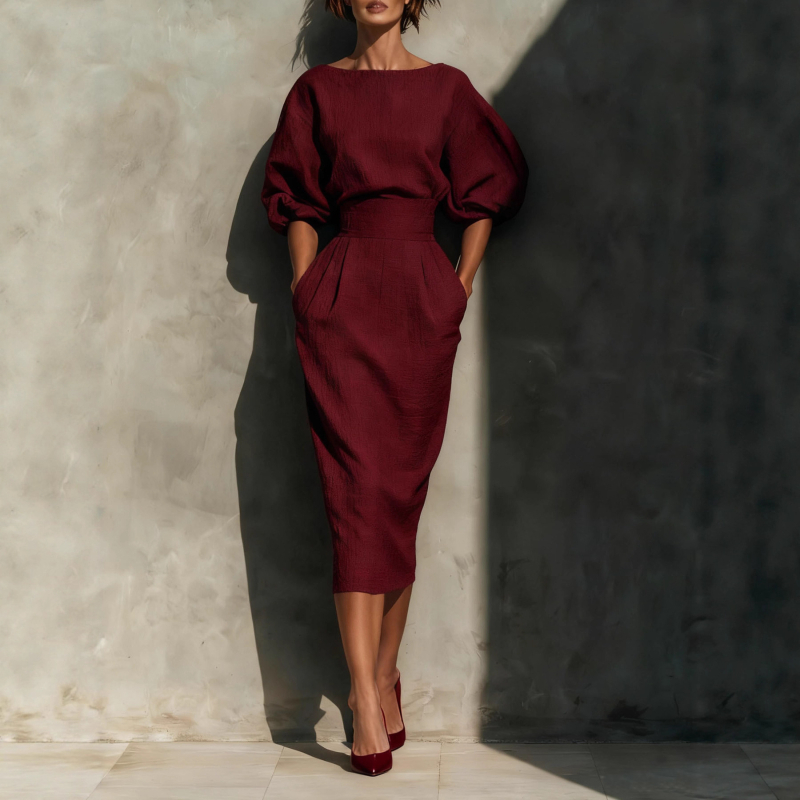 Elegáns A-vonalú ruha hajónyakú dekoltázzsal, hosszú ujjú, középső derék, közepes hosszúságú szoknya