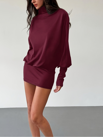 Poliészter rövid ruha magas gallérral, hosszú ujjú, kivágott részletekkel, európai-amerikai stílusban