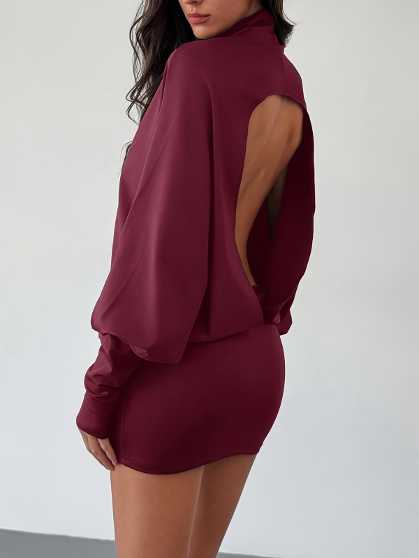 Poliészter rövid ruha magas gallérral, hosszú ujjú, kivágott részletekkel, európai-amerikai stílusban