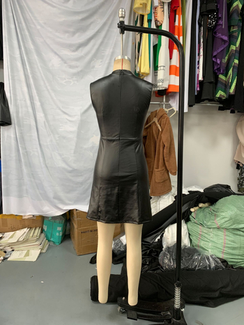 Ujjatlan ruha álló gallérral, patchwork dizájn, A-vonalú szabás, rugalmas poliészter-spandex keverék, tavasz 2025