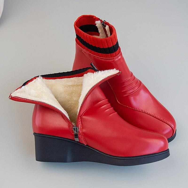 Női középmagasságú divatos csizma, műbőr felső, cipzár, 3-5 cm középmagas sarkú, műanyag talp, pamut belső talp