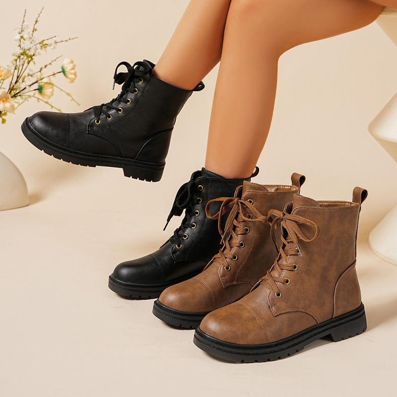 Martin bakancs – PU felsőrész; gumitalp; kerek orr; vastag sarok; középmagasságú sarok (3-5 cm)