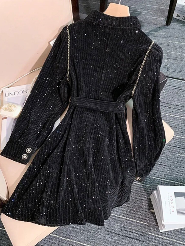 Női A-vonalú ruha poliészterből, hosszú ujjú, középső derékvonal, közepes hosszúságú (polisziesterből; hosszú ujjú; A-vonal; közepes hosszúságú; derék középpont)