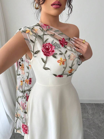 V-nyakú, ujj nélküli ruha hálós hímzéssel, nagy sziluett, közepes hosszúságú ruha, poliészter anyag.