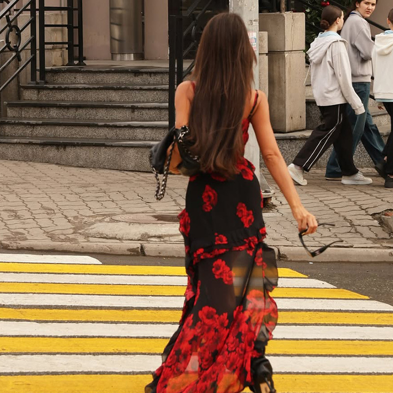 Флорална рокля с флорален принт, без ръкави, midi дължина, презрамков стил, висока талия, полиестер с еластан