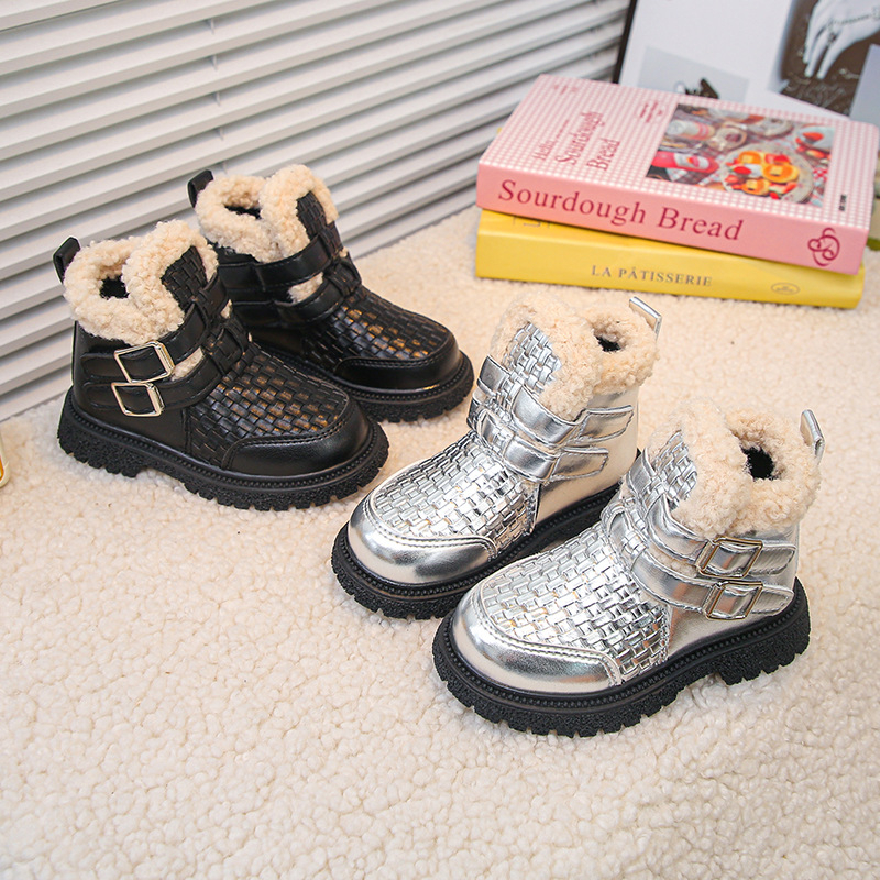 Gyerek téli bakancs fleece béléssel (Felsőrész: Mesterséges bőr; Talp: Gumi; Zárás: Velcro; Szár: Alacsony; Talpbetét: PU)