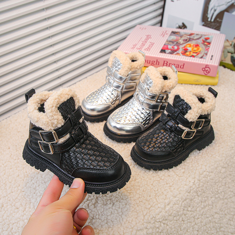 Gyerek téli bakancs fleece béléssel (Felsőrész: Mesterséges bőr; Talp: Gumi; Zárás: Velcro; Szár: Alacsony; Talpbetét: PU)